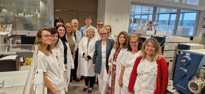 La Consejera De Salud, Concepción Saavedra, Con Personal Del HUCA.