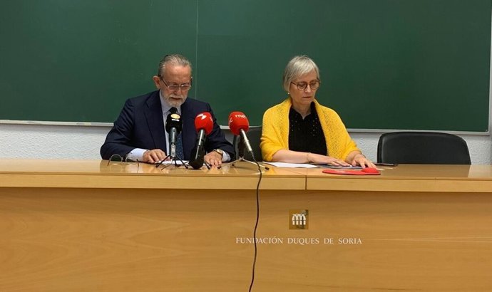 El secretario general de la Fundación Duques de Soria, José María Rodríguez Ponga y la directora académica del CIAM, Graziella Fantini, presentan la programación estival de la Fundación.