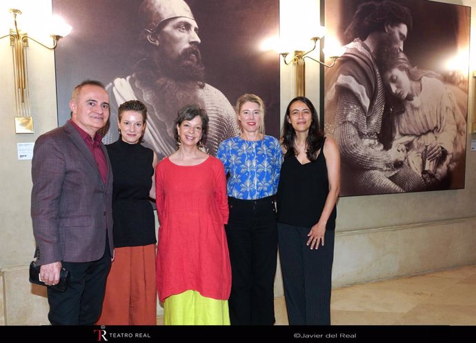 Joan Matabosch, director artístico del Teatro Real; María Santoyo, directora de PHotoESPAÑA; Cristina Ward,  del British Council España; Sylvia Edvinsson, directora del British Council España, y Maira Viyela, responsable de PhotoEspaña