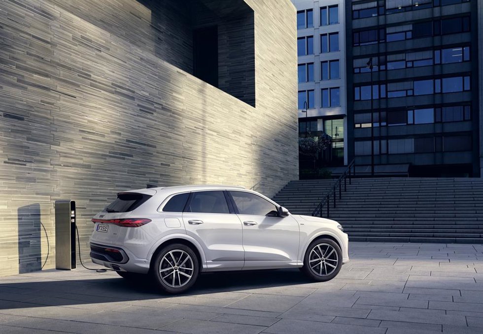 Audi lanza las versiones híbridas enchufables del Q5 SUV y Sportback desde 68.240 y 70.580 euros.