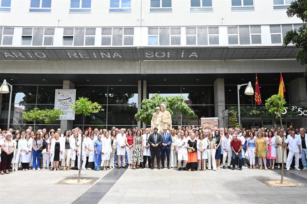 El presidente de la Comunidad, Fernando López Miras, clausura el acto de presentación del programa de actividades con motivo del 20 aniversario del Hospital Reina Sofía de Murcia y 500 del Hospital General de Murcia.