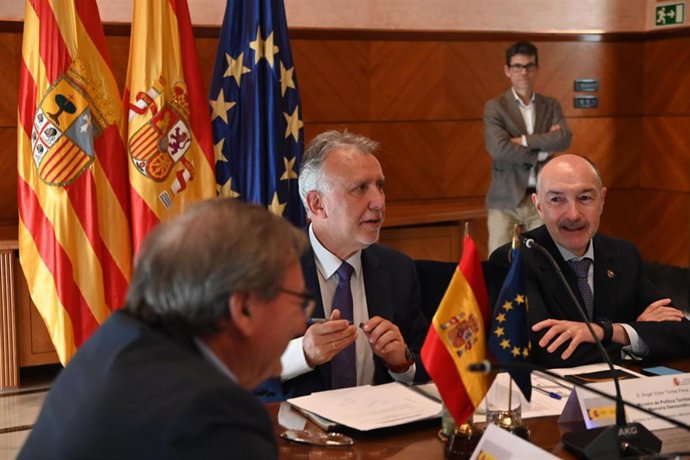 El ministro de Política Territorial y Memoria Democrática, Ángel Víctor Torres, preside la reunión del Consejo Territorial de Memoria Democrática, a 10 de junio de 2025, en Zaragoza.