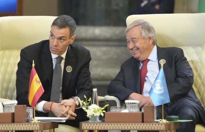 El presidente del Gobierno, Pedro Sánchez junto al secretario general de la ONU Antonio Guterres en la XXXIV cumbre de la Liga Árabe en Bagdad, el pasado mes de mayo.
