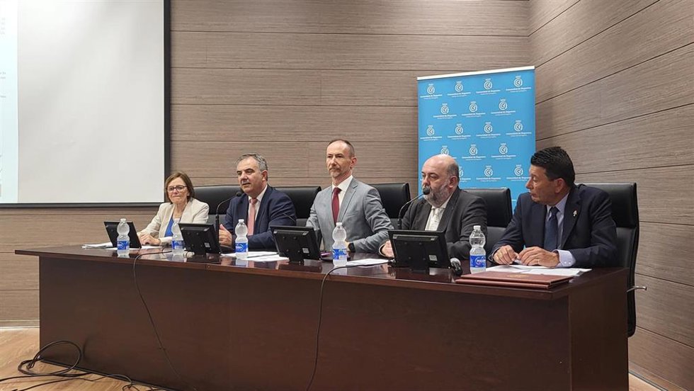 El consejero de Medio Ambiente, Universidades, Investigación y Mar Menor, Juan María Vázquez, en la inauguración de las Jornadas de investigación e innovación. Estrategias para un regadío sostenible en el Campo de Cartagena