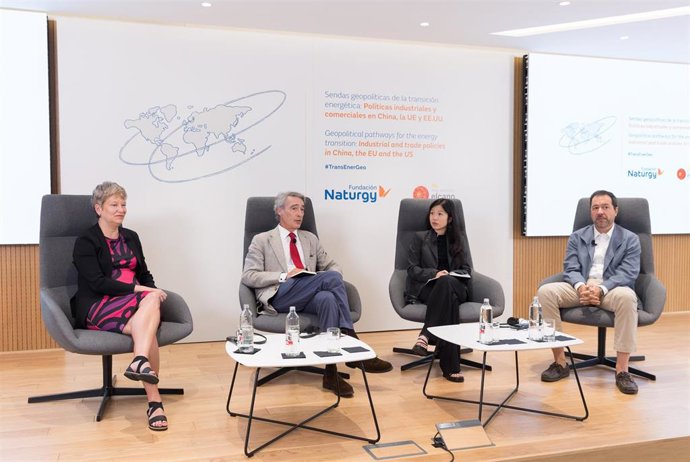 Fundación Naturgy y el Real Instituto Elcano han organizado la jornada 'Sendas geopolíticas de la transición energética: Políticas industriales y comerciales en China, UE y EE.UU.' .