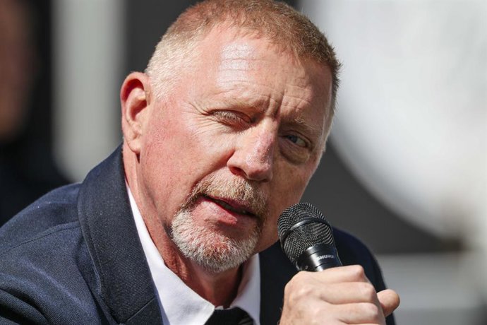 21 de maio de 2025, Hamburgo: O ex-tenista alemão Boris Becker fala durante uma entrevista no Hamburg European Open. Foto: Frank Molter/dpa