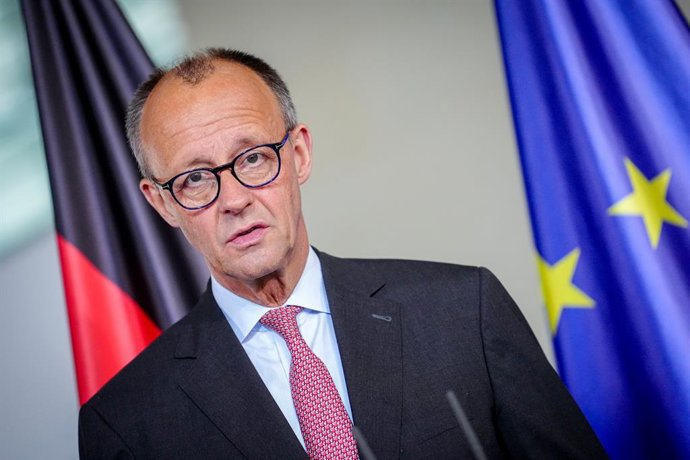 10 de junho de 2025, Berlim: O chanceler alemão Friedrich Merz (à direita) participa de uma coletiva de imprensa conjunta com o primeiro-ministro da Holanda, Dick Schoof, na Chancelaria alemã em Berlim. Foto: Kay Nietfeld/dpa
