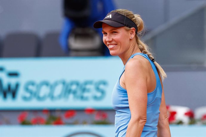 Archivo - Caroline Wozniacki of Denmark smiling against Sara Errani of Italy during the Mutua Madrid Open 2024, ATP Masters 1000 and WTA 1000, tournament celebrated at Caja Magica on April 24, 2024 in Madrid, Spain.
