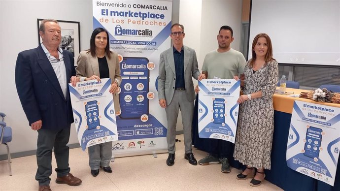 Gálvez (2ª izda.) en la presentación de la aplicación 'Comarcalia'.