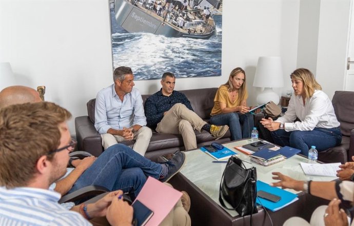 La alcaldesa, Noelia Arroyo, reunida con representantes del sector de la hostelería y de las actividades náuticas