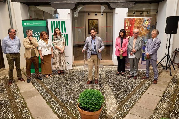 El delegado de Cultura y Deporte de la Junta en Granada, David Rodríguez, interviene en la presentación de la exposición dedicada al compositor Juan Alfonso García