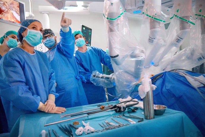 Urólogos del Virgen del Rocío realizan 150 cirugías robóticas por cáncer de próstata al año