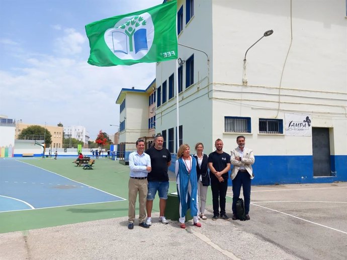 La delegada territorial de Desarrollo Educativo y Formación Profesional en la provincia de Cádiz, Isabel Paredes, en el CEIP Juan Carlos Aragón de Cádiz