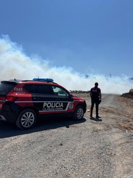 Incendio de restos de poda en la zona de San Juan, en San Bartolomé de Tirajana (Gran Canaria)