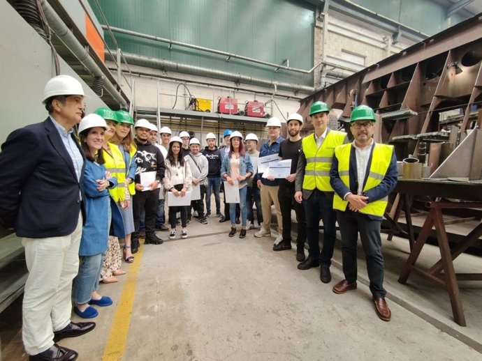 Borja Sánchez clausura en Figueras (Castropol) un curso de formación en soldadura naval