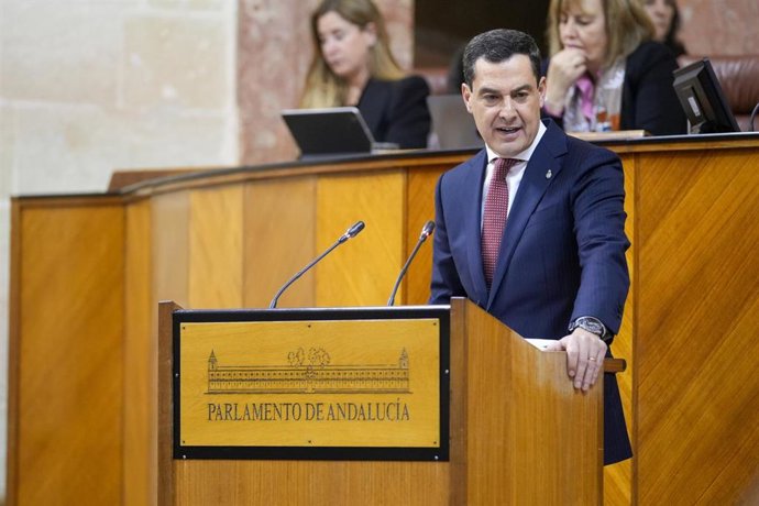 Archivo - El presidente de la Junta de Andalucía, Juanma Moreno, en una imagen de diciembre de 2024, durante el último Debate sobre el estado de la Comunidad. 
