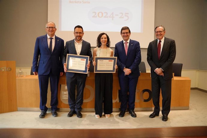Deusto y Santander premian dos investigaciones sobre bienestar emocional adolescente y movilidad urbana