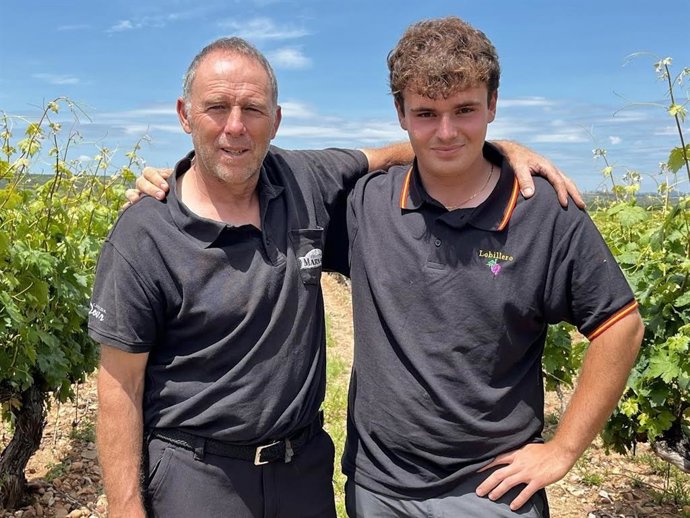 Miguel Mateos-Aparicio, un joven agricultor, conoce el cultivo del viñedo en Uruñuela gracias al Programa Cultiva 24-25