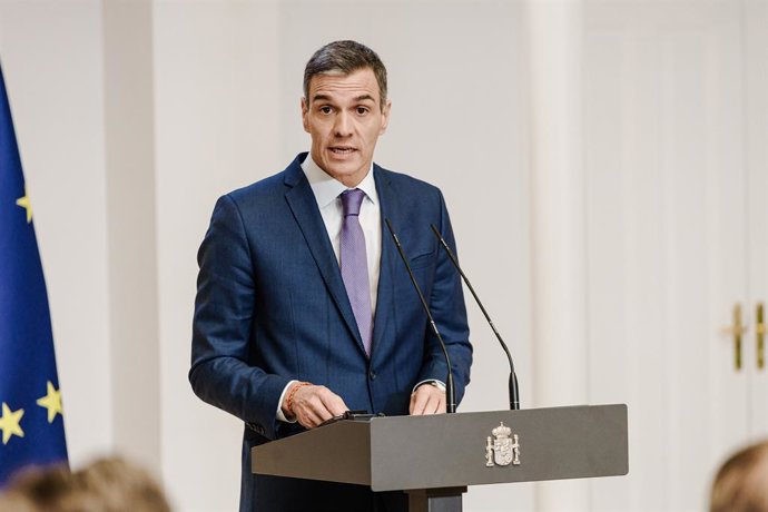 O Presidente do Governo, Pedro Sánchez, dá uma coletiva de imprensa após uma reunião com o Primeiro Ministro da República da Eslovênia, Robert Golob, no Palácio Moncloa, em 29 de maio, em Madri (Espanha). Essa reunião ratifica a aliança entre os dois país