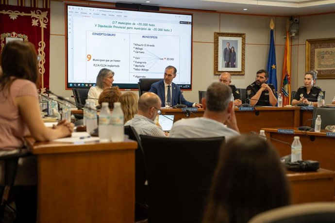 El alcalde de Benalmádena, Juan Antonio Lara, en la Comisión de Absentismo Escolar del curso 2024-2025