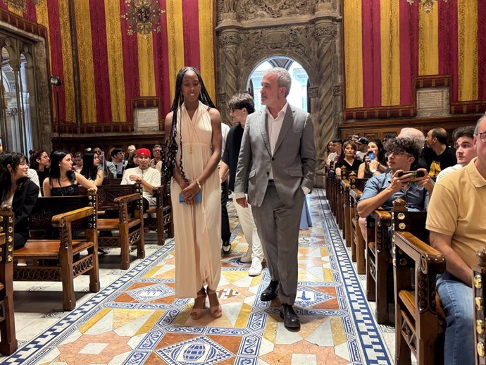 L'alcalde de Barcelona, Jaume Collboni, durant l'acte de graduació 