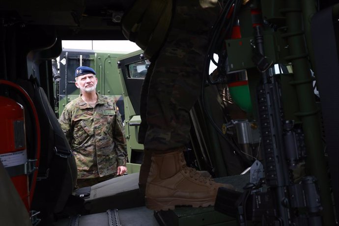 El Rey Felipe VI visita la base de Cincu, en el marco del viaje a Rumanía y Eslovaquia para visitar a los contingentes españoles desplegados en ambos países, a 10 de junio en . El viaje, que realiza acompañado por la ministra de Defensa, Margarita Robles,