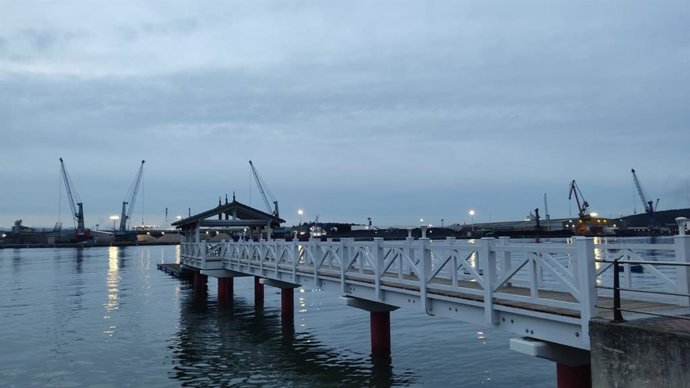 Archivo - Ría de Avilés, San Balandrán, embarcadero San Balandrán. Industria. Puerto de Avilés.