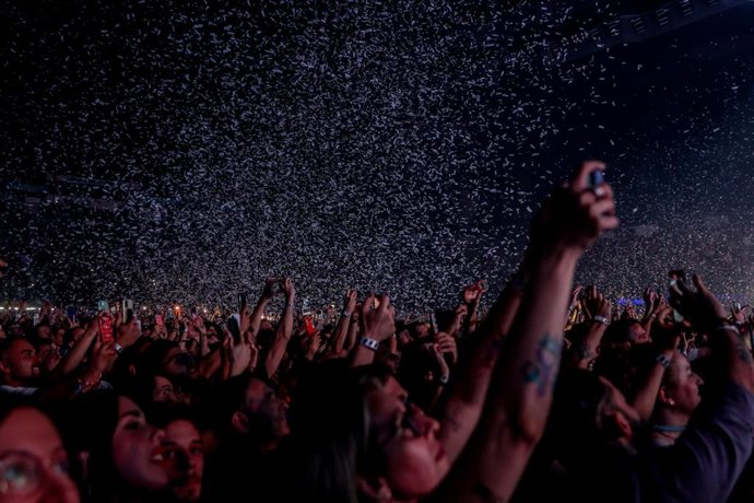 Archivo - Público durante el concierto en el WiZink Center del grupo 30 Seconds to Mars. Imagen de archivo. 