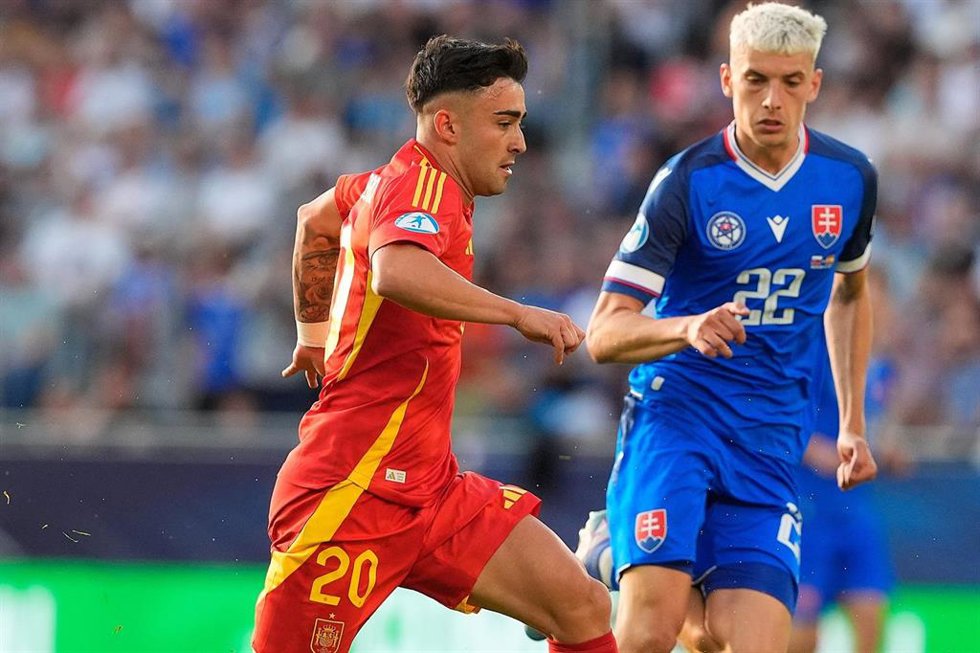 Alberto Moleiro, durante un partido con la selección española sub-21.