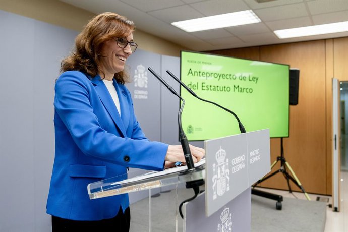 Archivo - Arquivo - A Ministra da Saúde, Mónica García, durante uma coletiva de imprensa, após a reunião para discutir o Projeto de Lei do Estatuto Marco, na sede do Ministério, em 22 de janeiro de 2025, em Madri (Espanha). O Ministério da Saúde