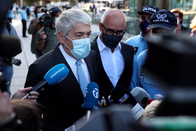 Archivo - April 9, 2021, Lisbon, Portugal: Portugal's former Prime Minister Jose Socrates wearing a face mask speaks to journalists as he leaves the court after the instructional decision session of the high-profile corruption case known as Operation Marq