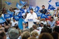 López Miras anima a los votantes del PP a salir a calle "mientras no den la posibilidad de hablar en las urnas"