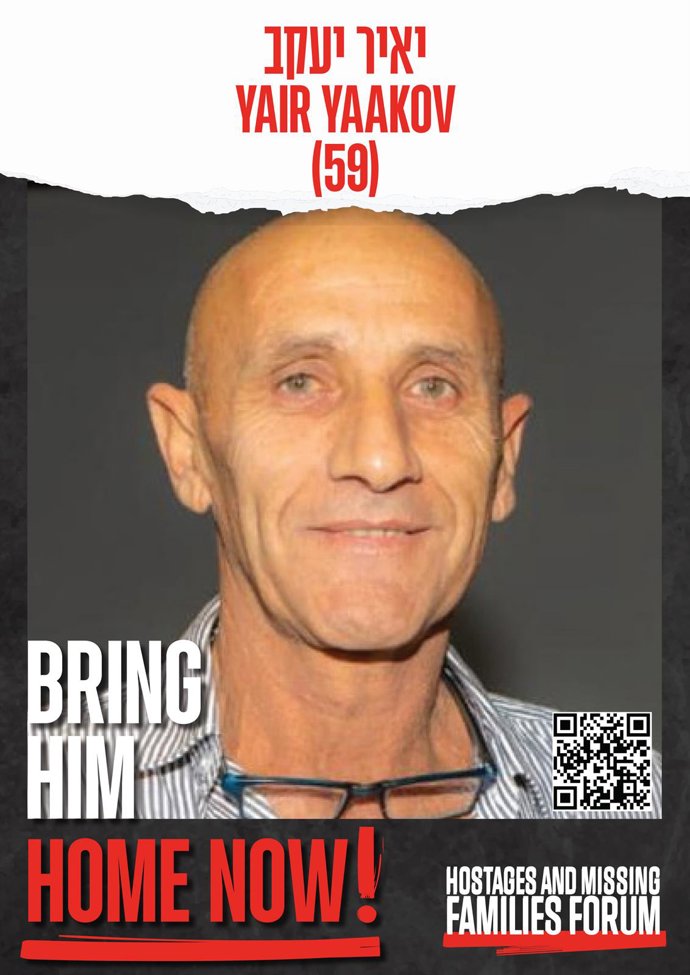 Archivo - El cartel de rehén de Yair Yaakov, secuestrado durante los ataques del 7 de octubre de 2023