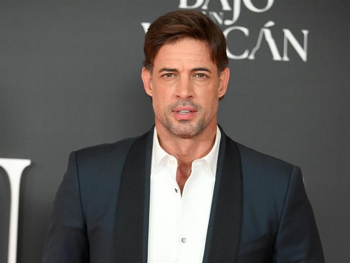 William Levy durante el estreno de la nueva película de drama romántico, 'Bajo un volcán', a 11 de junio de 2025, en Madrid (España).