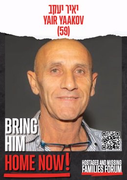 Archivo - December 19, 2023, Jerusalem, Israel: Poster shows hostage YAIR YAAKOV (59) held by Hamas since Oct 7. Online Forum 'BRING THEM HOME NOW' is demanding the safe return of all citizens who have been taken hostage by Hamas. The Forum is volunteer b