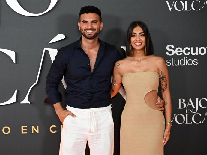 Suso Álvarez y Marieta durante el estreno de la nueva película de drama romántico, 'Bajo un volcán', a 11 de junio de 2025, en Madrid (España).