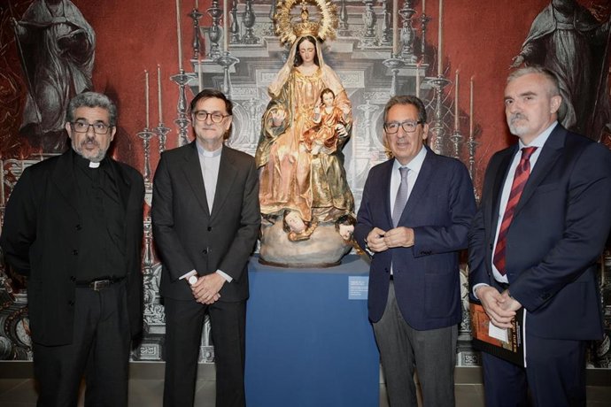 Inauguración de la exposición 'Solium Argenti. La restauración del altar de plata de la Catedral de Sevilla'.
