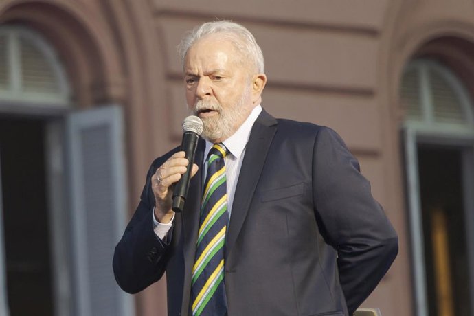 Archivo - 10 de dezembro de 2021, Ciudad de Buenos Aires, Argentina: Luiz Inácio Lula da Silva, ex-presidente do Brasil, discursando na Plaza de Mayo no evento do Dia da Democracia.