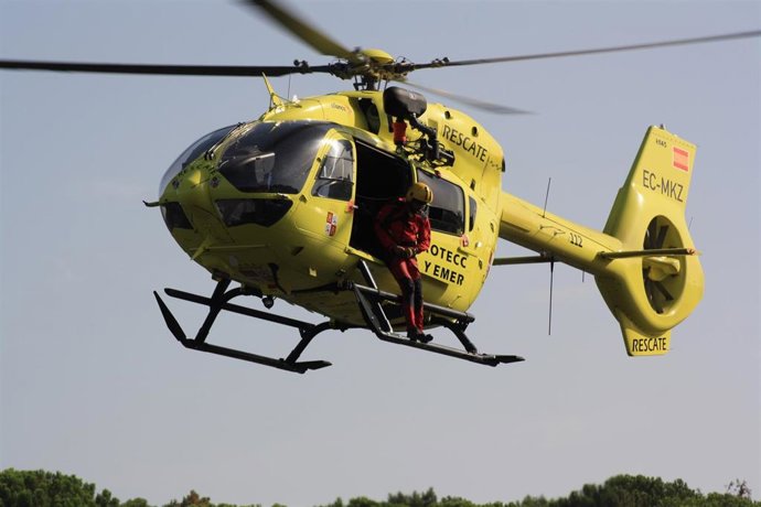 Helicóptero del dispositivo de búsqueda del varón desaparecido en Santa Cruz del Valle Urbión (Burgos)