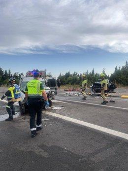 Una fallecida, un herido grave y dos leves en el choque entre una furgoneta y un coche en Albero Bajo (Huesca).