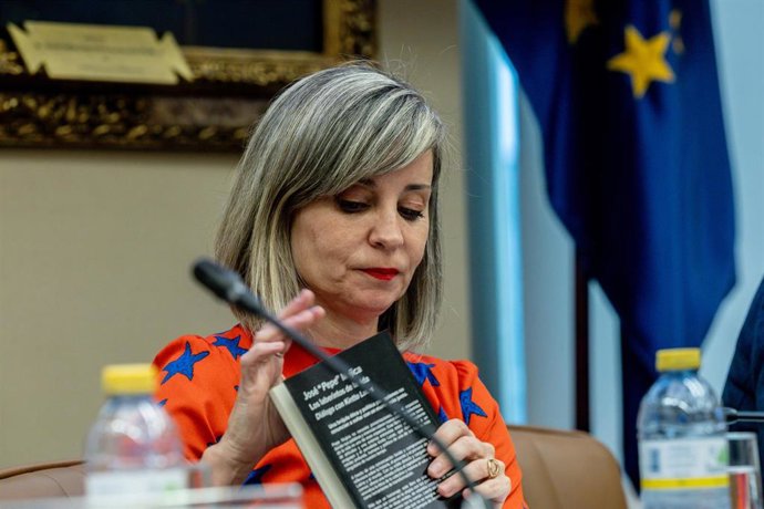 La portavoz de Sumar en el Congreso, Verónica Martínez Barbero, durante el acto Homenaje al expresidente de Uruguay Pepe Mujica, en el Congreso de los Diputados, a 5 de junio de 2025, en Madrid (España). El evento, organizado por Izquierda Unida y el Grup
