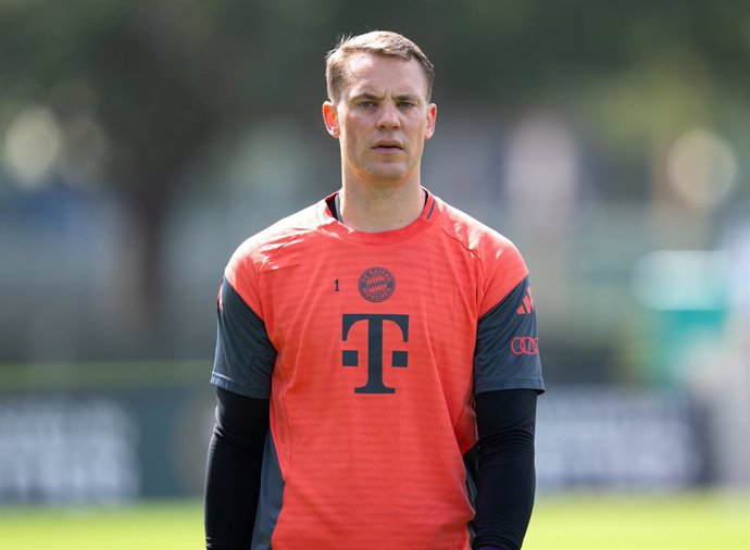 11 June 2025, US, Orlando: Bayern Goalkeeper Manuel Neuer participates in a training session before the start of the Club World Cup group matches at the ESPN Sports Complex Photo: Sven Hoppe/dpa