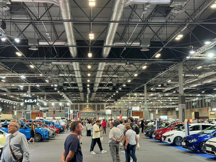 Archivo - Imagen de archivo de venta de vehículos de ocasión.