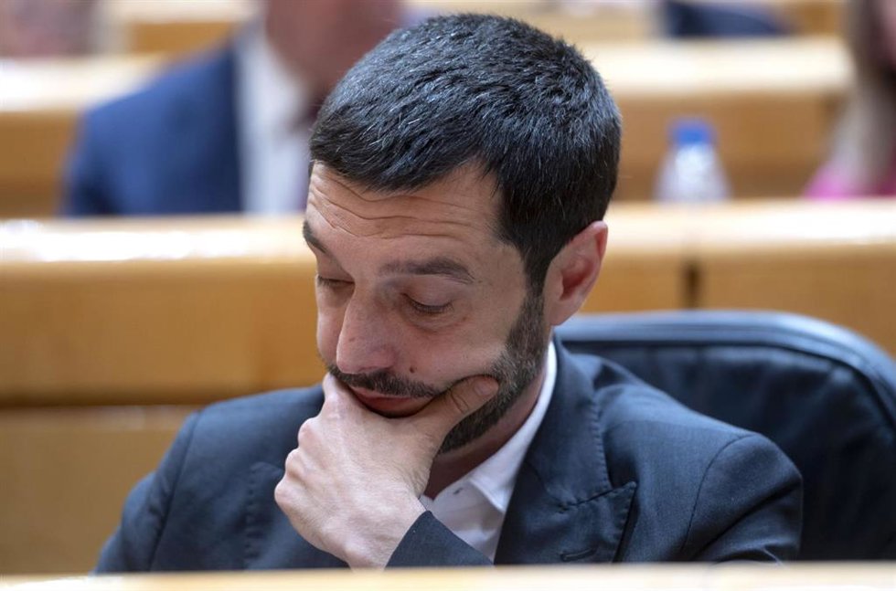 El ministro de Derechos Sociales, Consumo y Agenda 2030, Pablo Bustinduy, durante una sesión de control al Gobierno en el Senado.