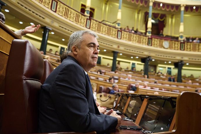 El secretario de Organización del PSOE, Santos Cerdán, durante una sesión plenaria 