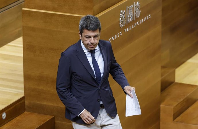 El president de la Generalitat, Carlos Mazón, durante una sesión de control de Les Corts