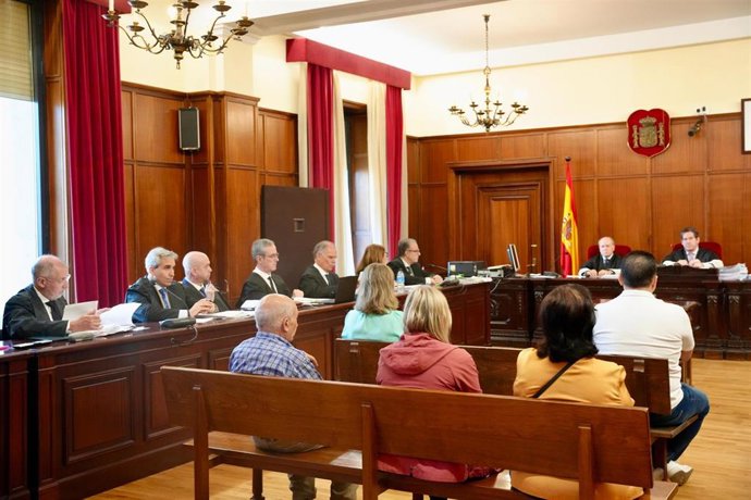 Primera sesión del juicio por el ERE del restaurante Río Grande