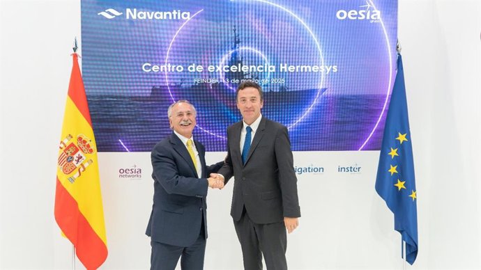 Luis Furnells, presidente ejecutivo del grupo Oesía, y Ricardo Domínguez, presidente de Navantia, tras alcanzar acuerdo sobre Centro de Excelencia en Cádiz