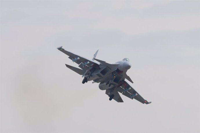 Archivo - Imagen de archivo de un caza de la Fuerza Aérea de China.