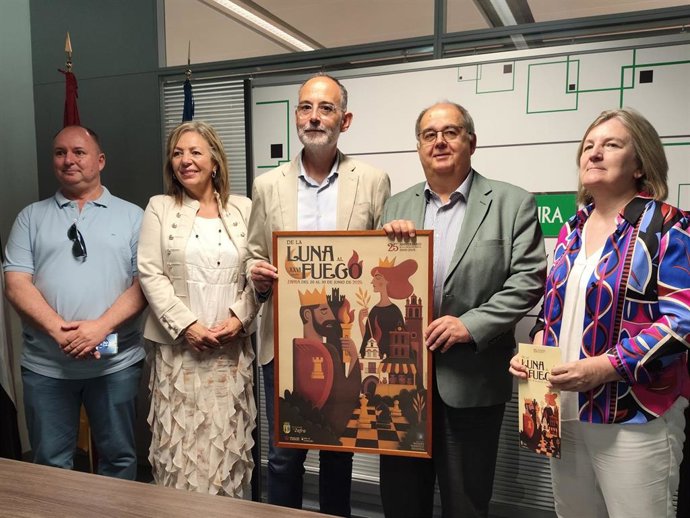Presentación de la Fiesta de la Luna al Fuego de Zafra en la Consejeria de Cultura, Turismo, Jóvenes y Deporte.
